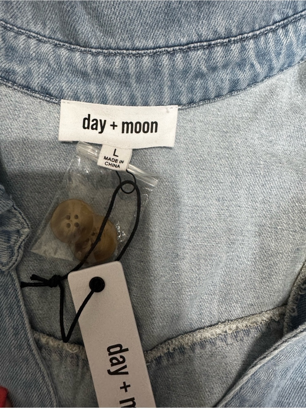 Day + Moon Women’s Large Denim Romper Belted Sleeveless Button Front NWT - Picture 5 of 7